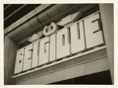 Enseigne du pavillon de la Belgique, Exposition internationale, Paris, 1937.
