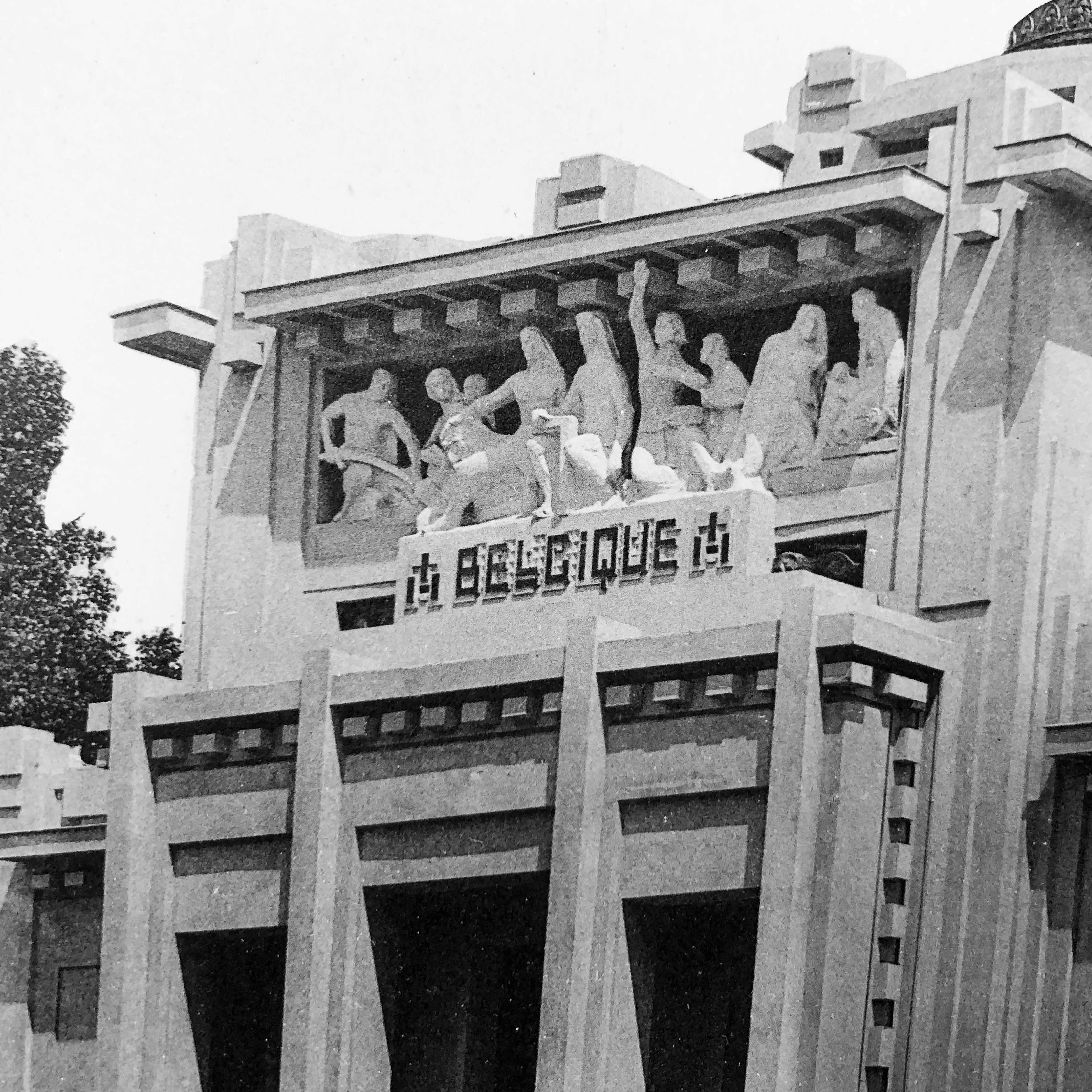 Enseigne du pavillon de la Belgique, détail de l'Album souvenir de l'Exposition internationale, Paris, 1925.